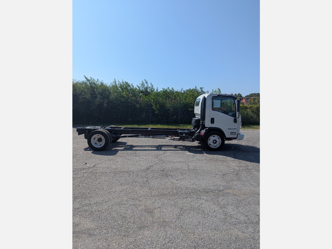 2025 Isuzu - image 7