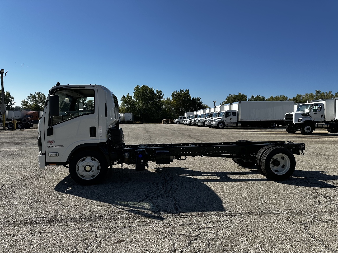 2025 Isuzu - image 2