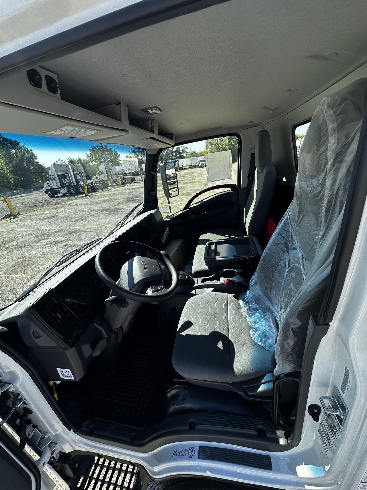 2025 Isuzu - image 7