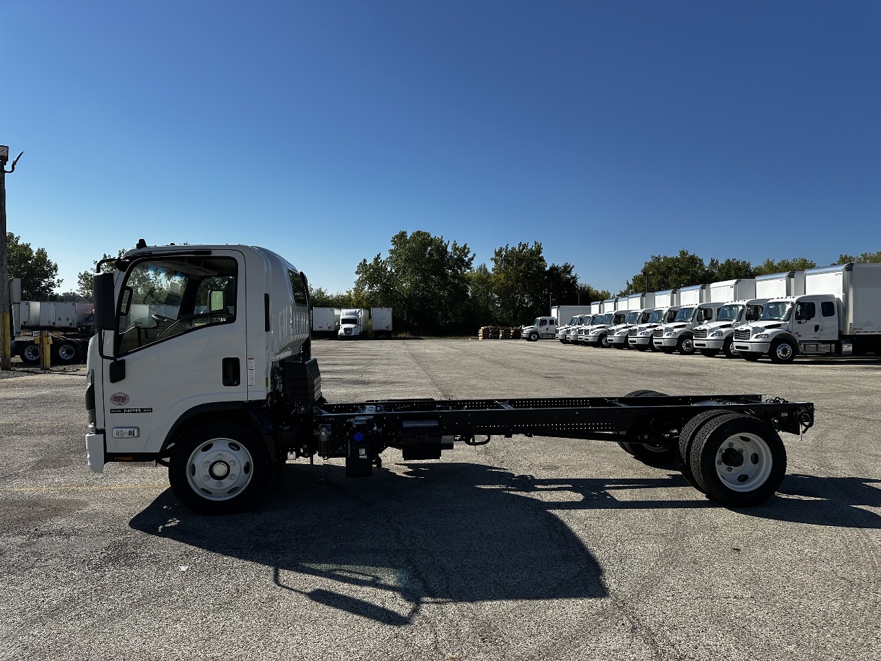 2025 Isuzu - image 2