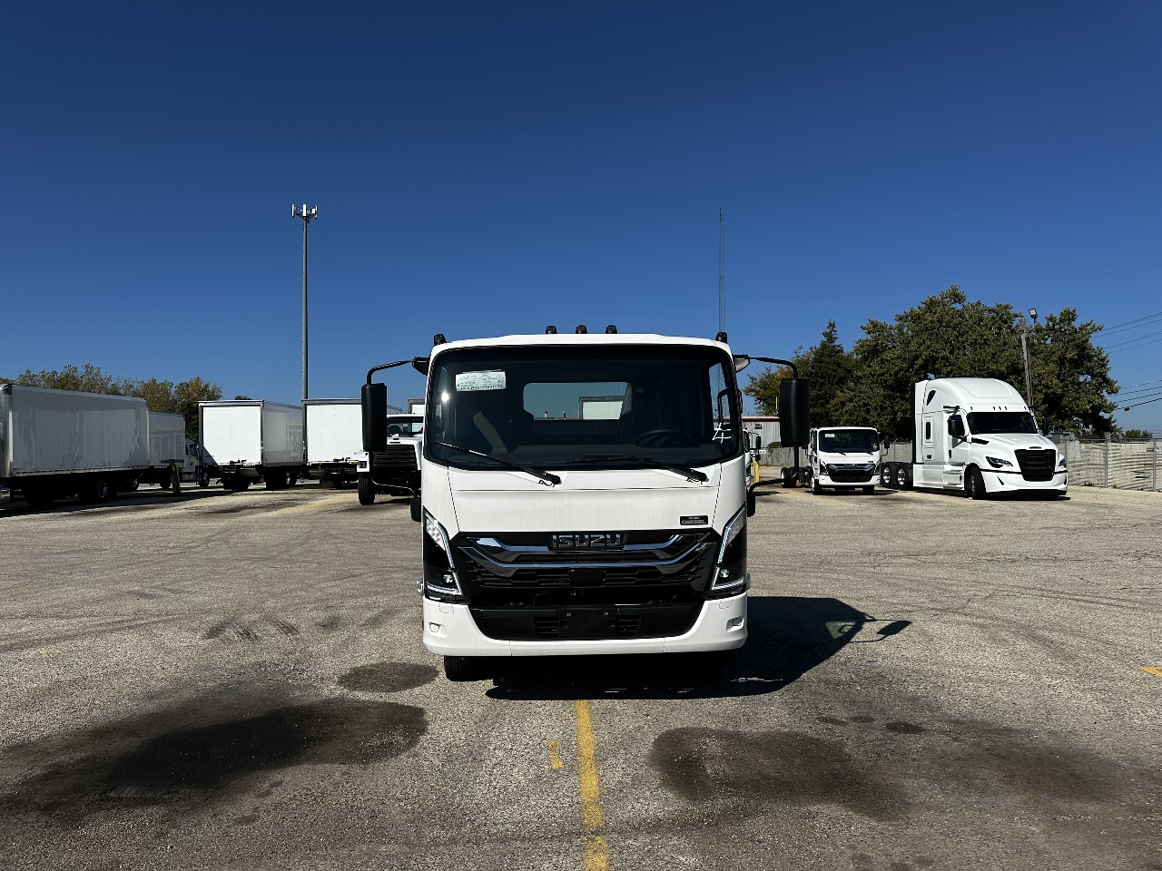 2025 Isuzu - image 3