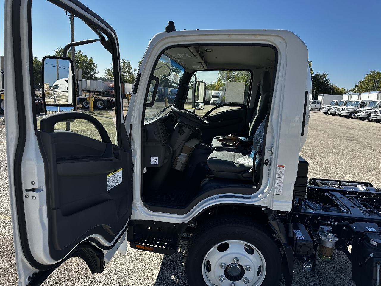 2025 Isuzu - image 7