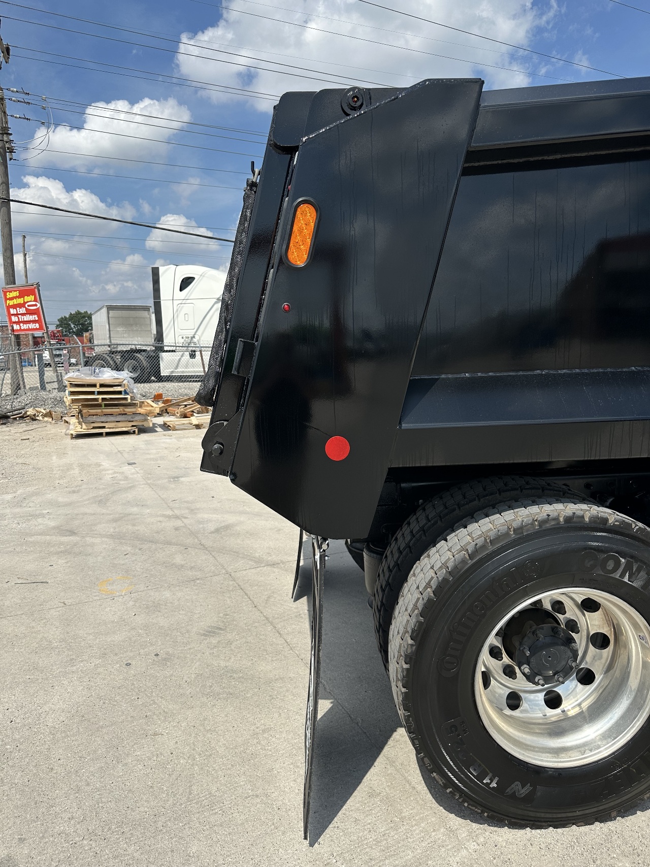 2026 Freightliner 114SD - image 3