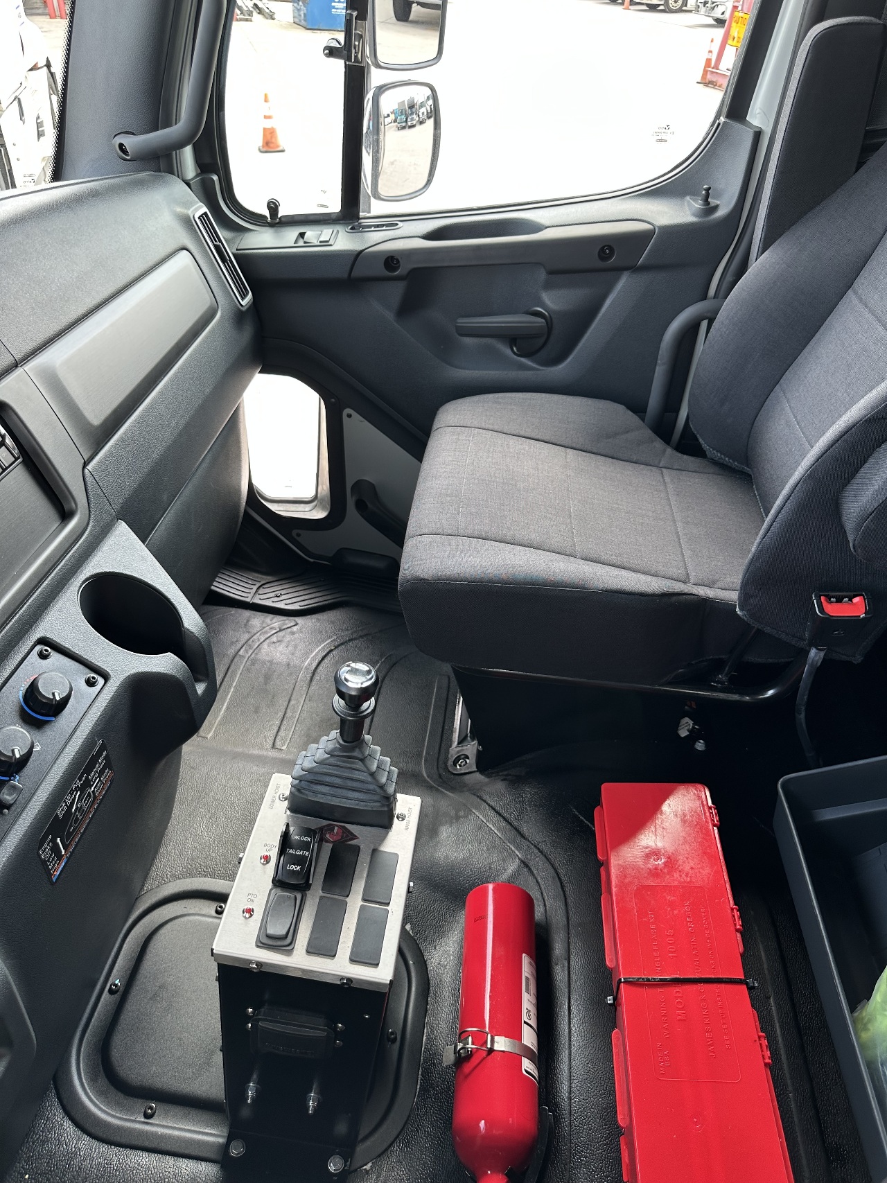 2026 Freightliner 114SD - image 6