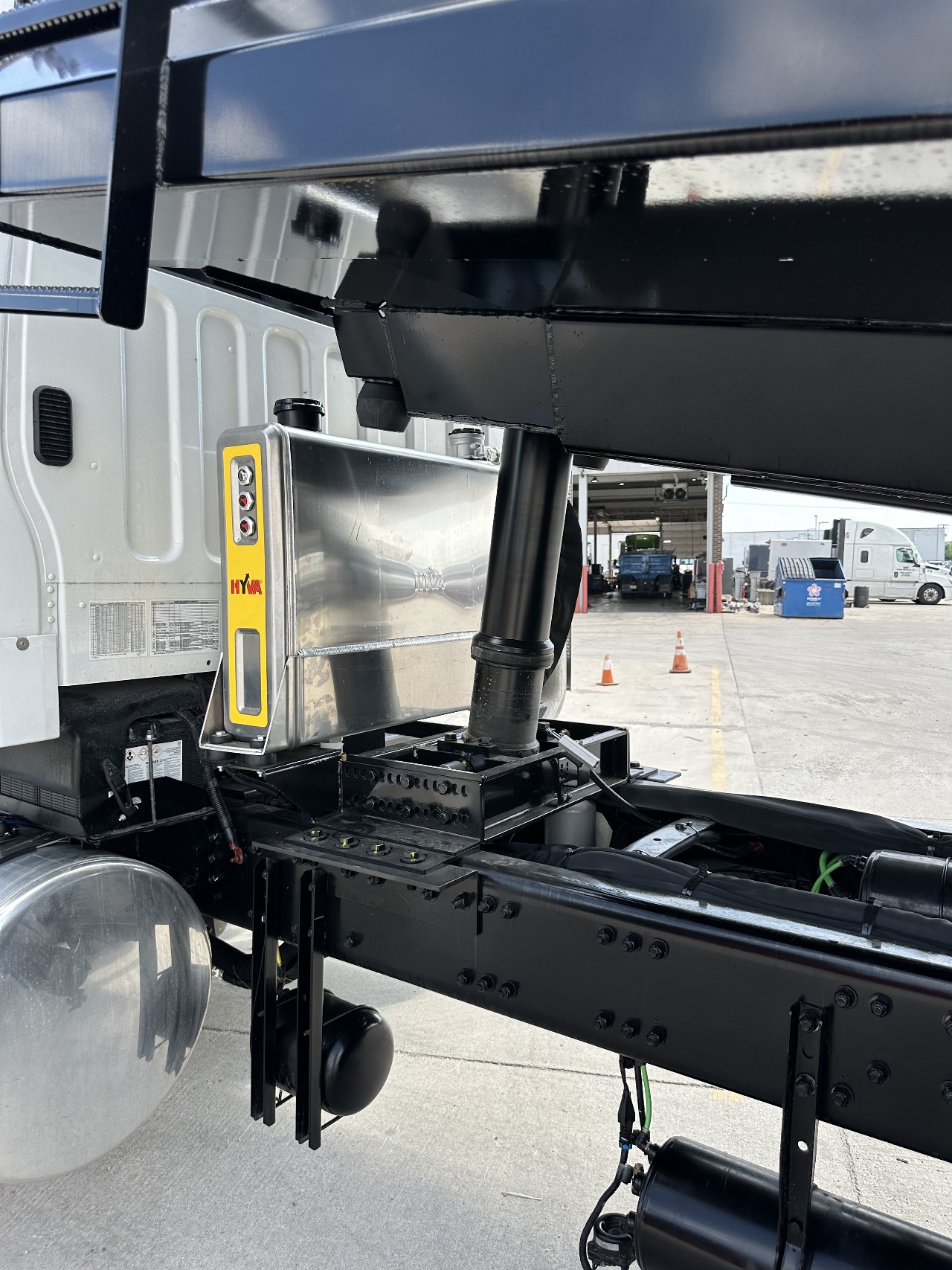 2026 Freightliner 114SD - image 8