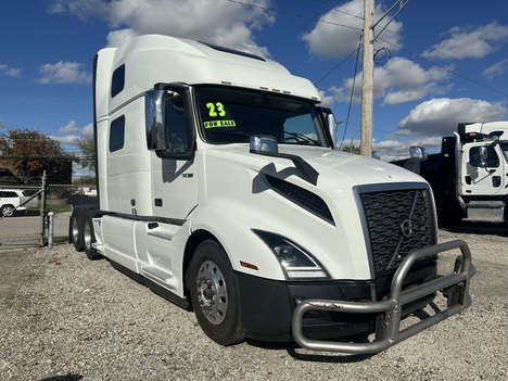 2023 VOLVO VNL860 Tandem Axle Daycab #40841