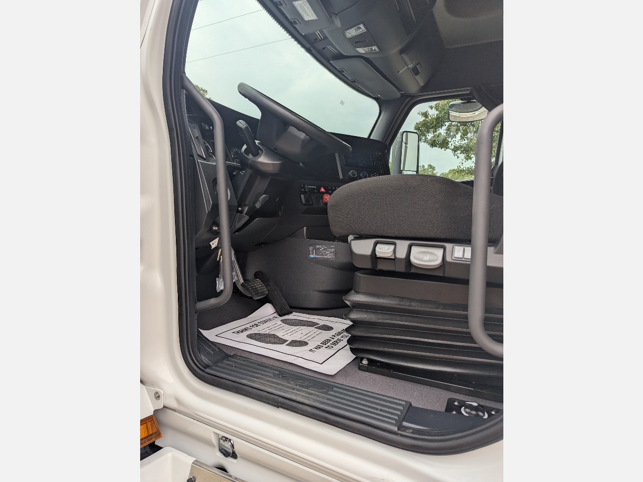 2026 Freightliner - image 12