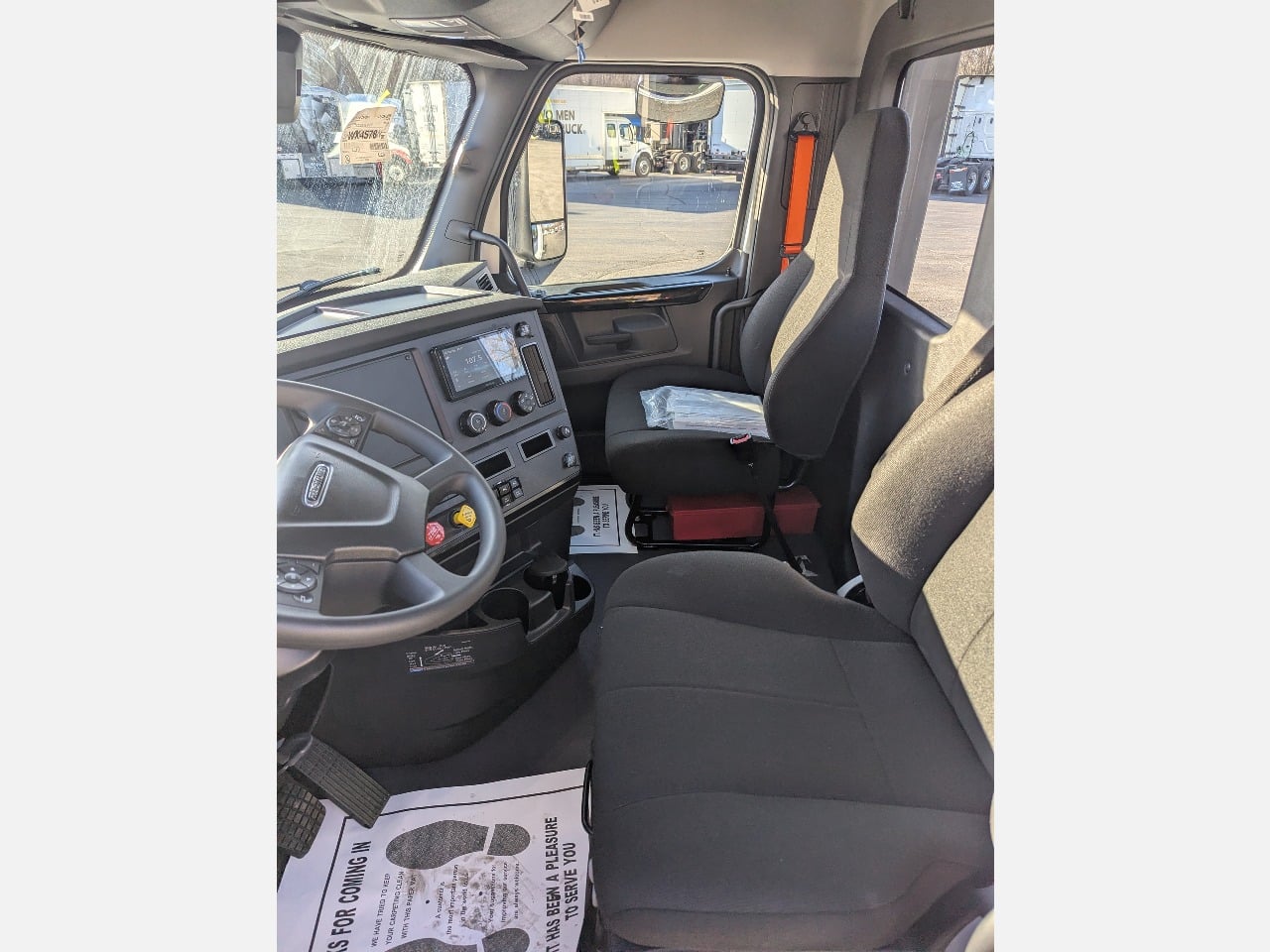 2027 Freightliner - image 11