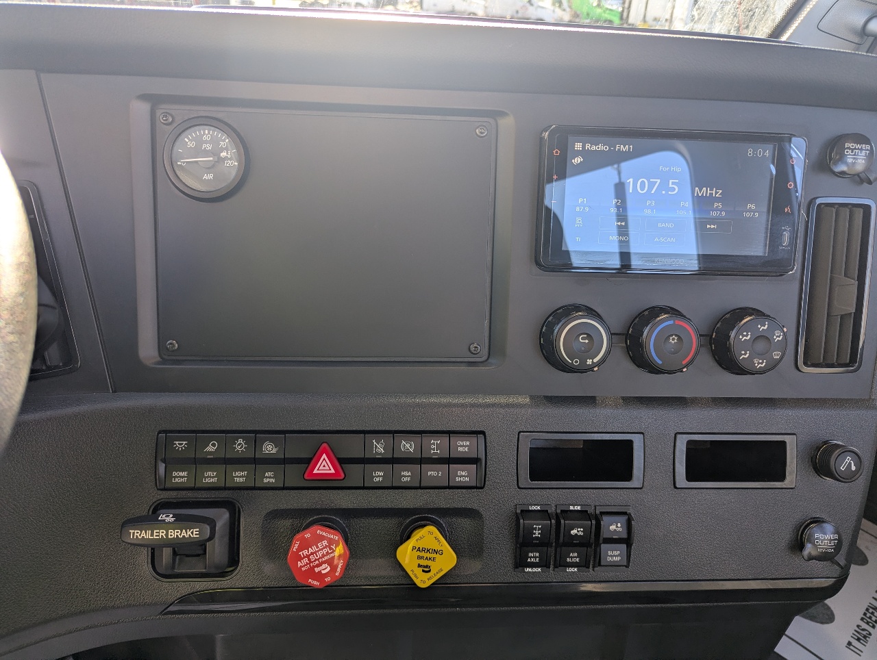 2027 Freightliner - image 14