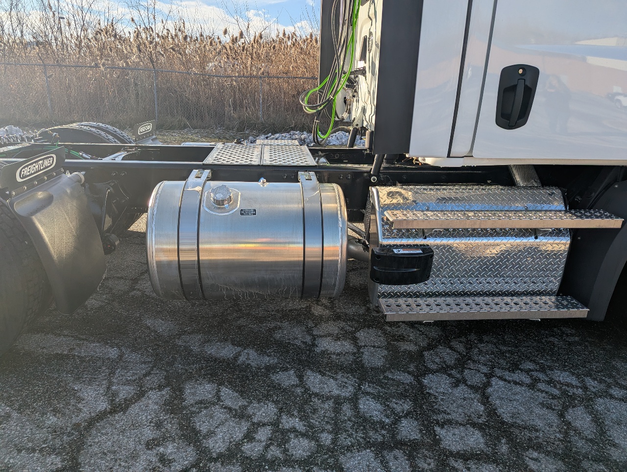 2027 Freightliner - image 9