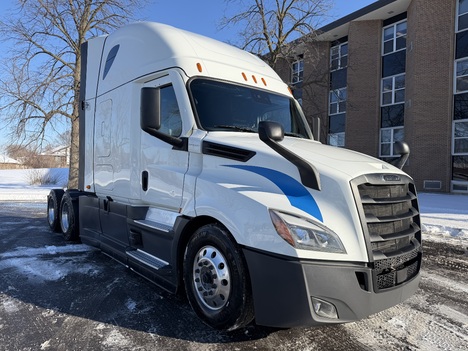 2022 FREIGHTLINER CASCADIA Tandem Axle Sleeper #42140