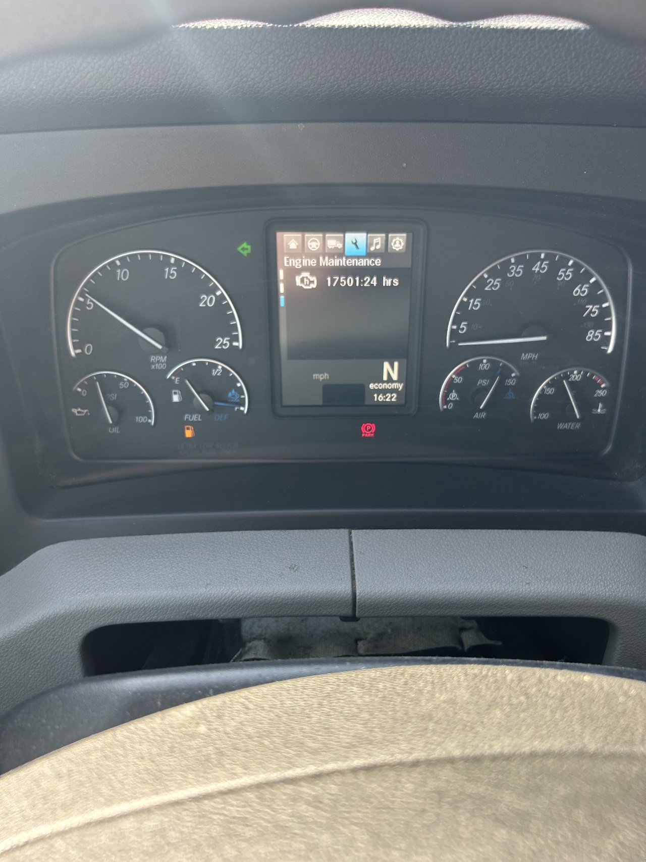 2020 Freightliner Cascadia - image 10