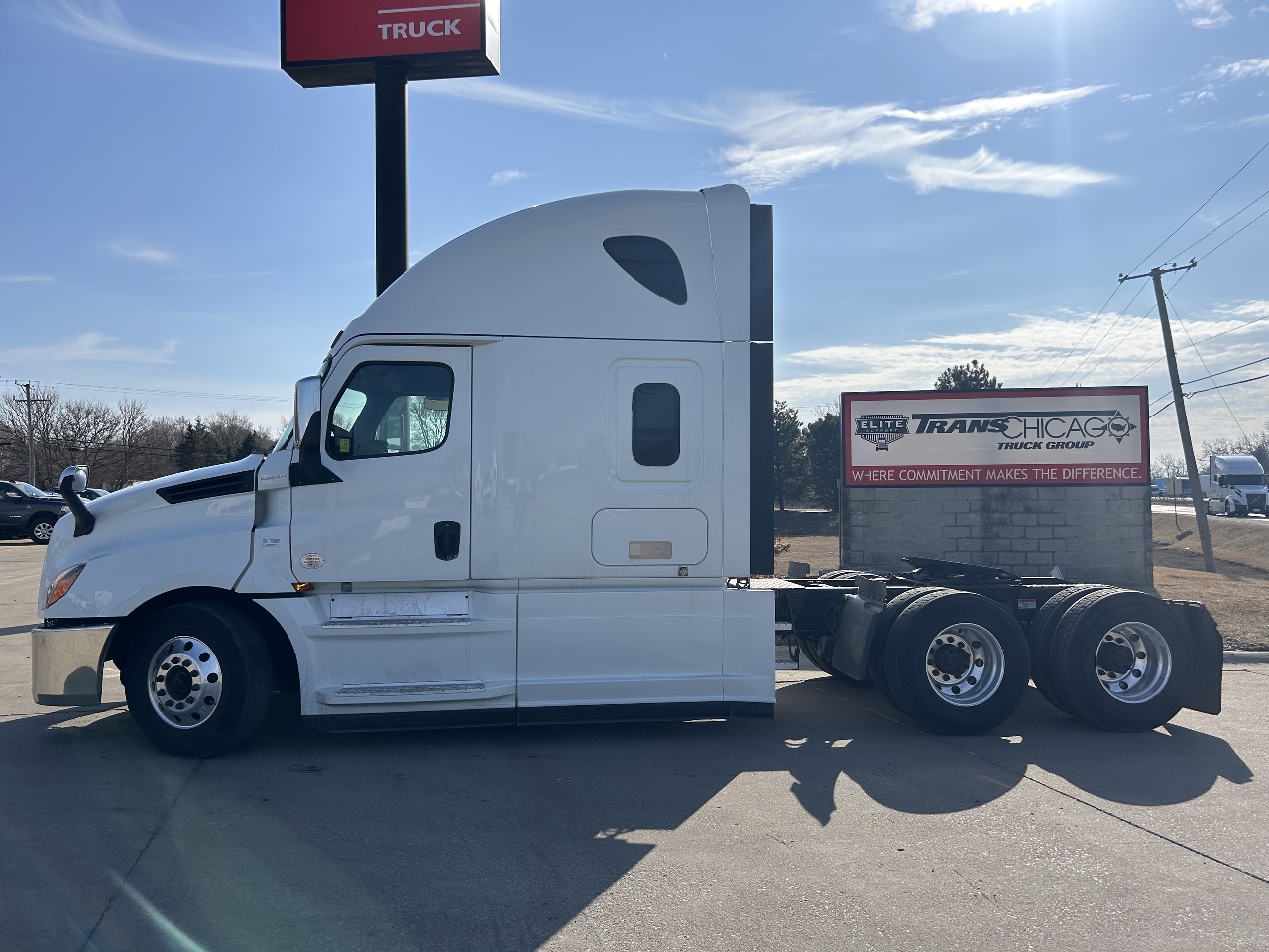 2020 Freightliner Cascadia - image 2