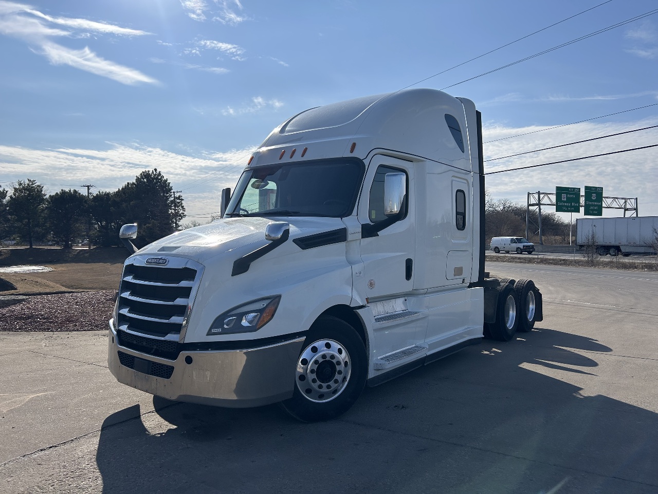 2020 Freightliner Cascadia - image 3