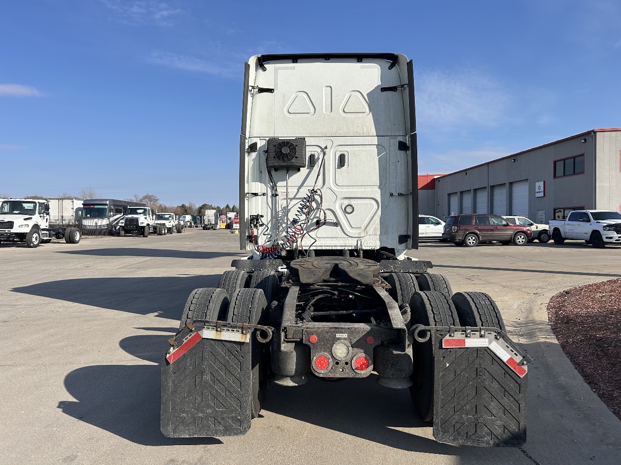 2020 Freightliner Cascadia - image 7