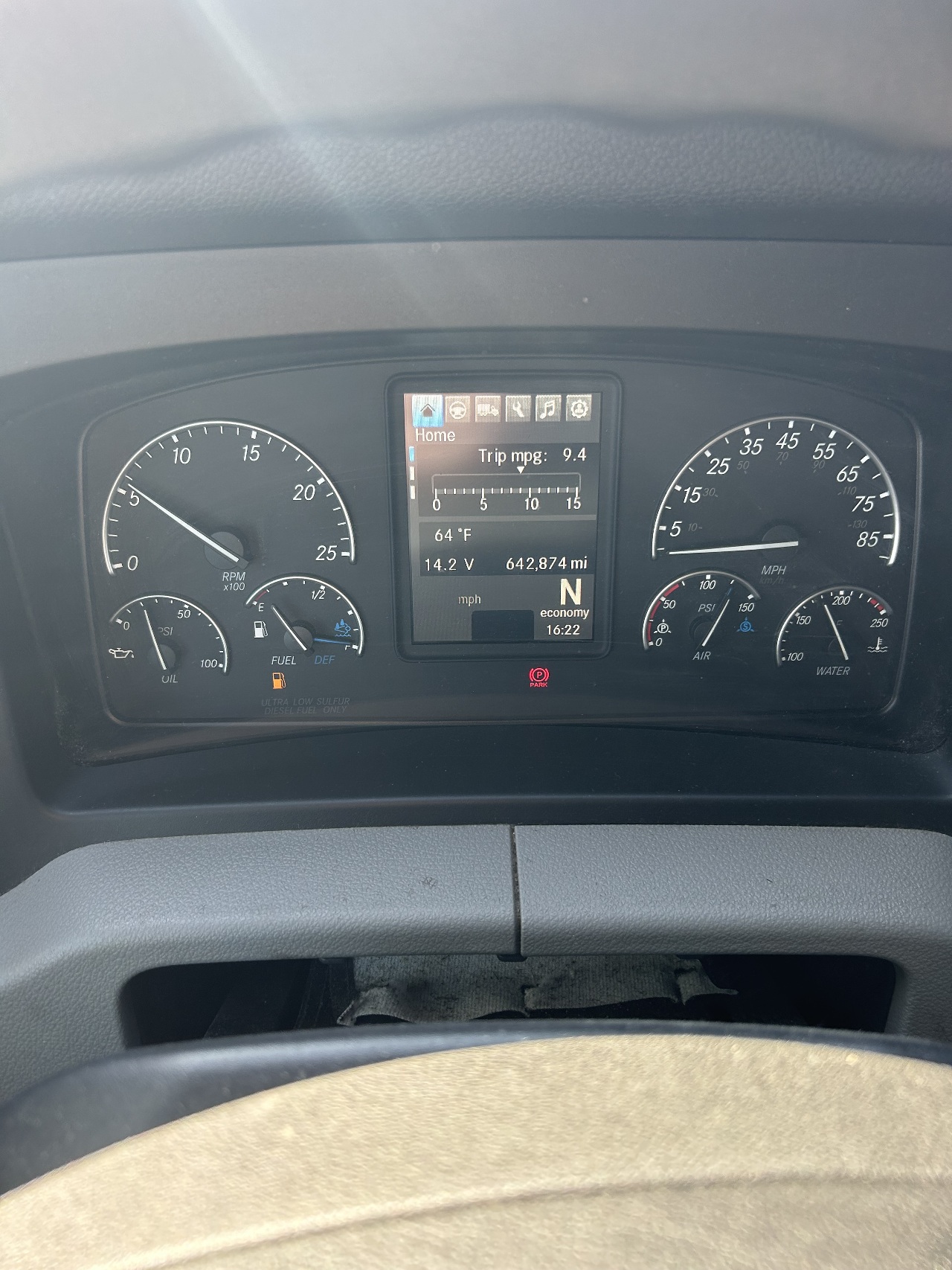 2020 Freightliner Cascadia - image 9