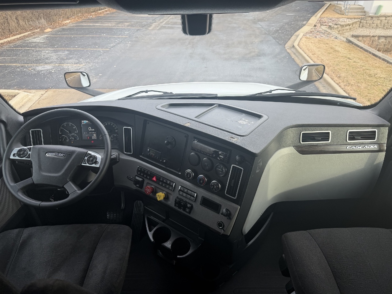 2020 Freightliner Cascadia - image 12