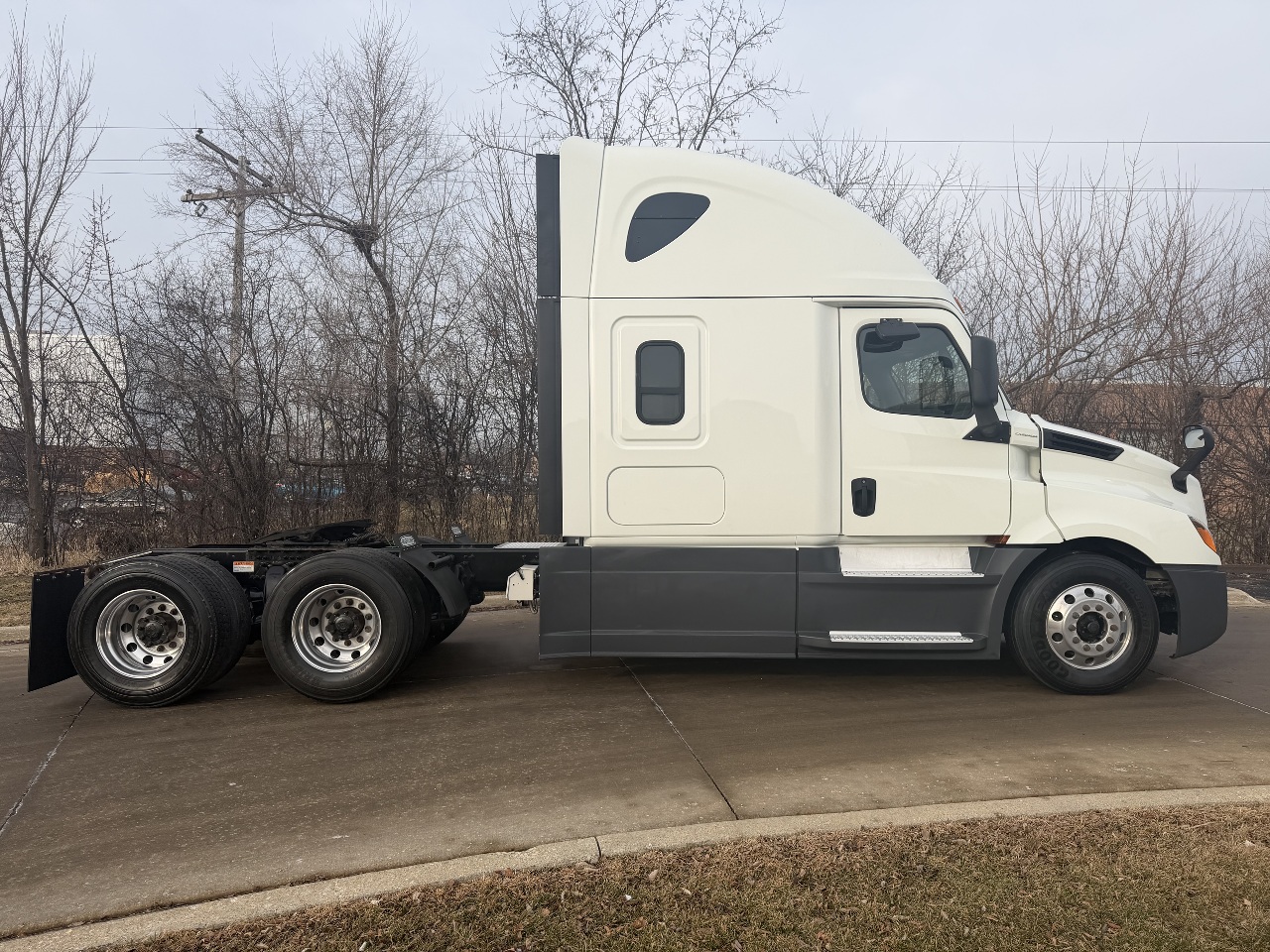 2020 Freightliner Cascadia - image 4
