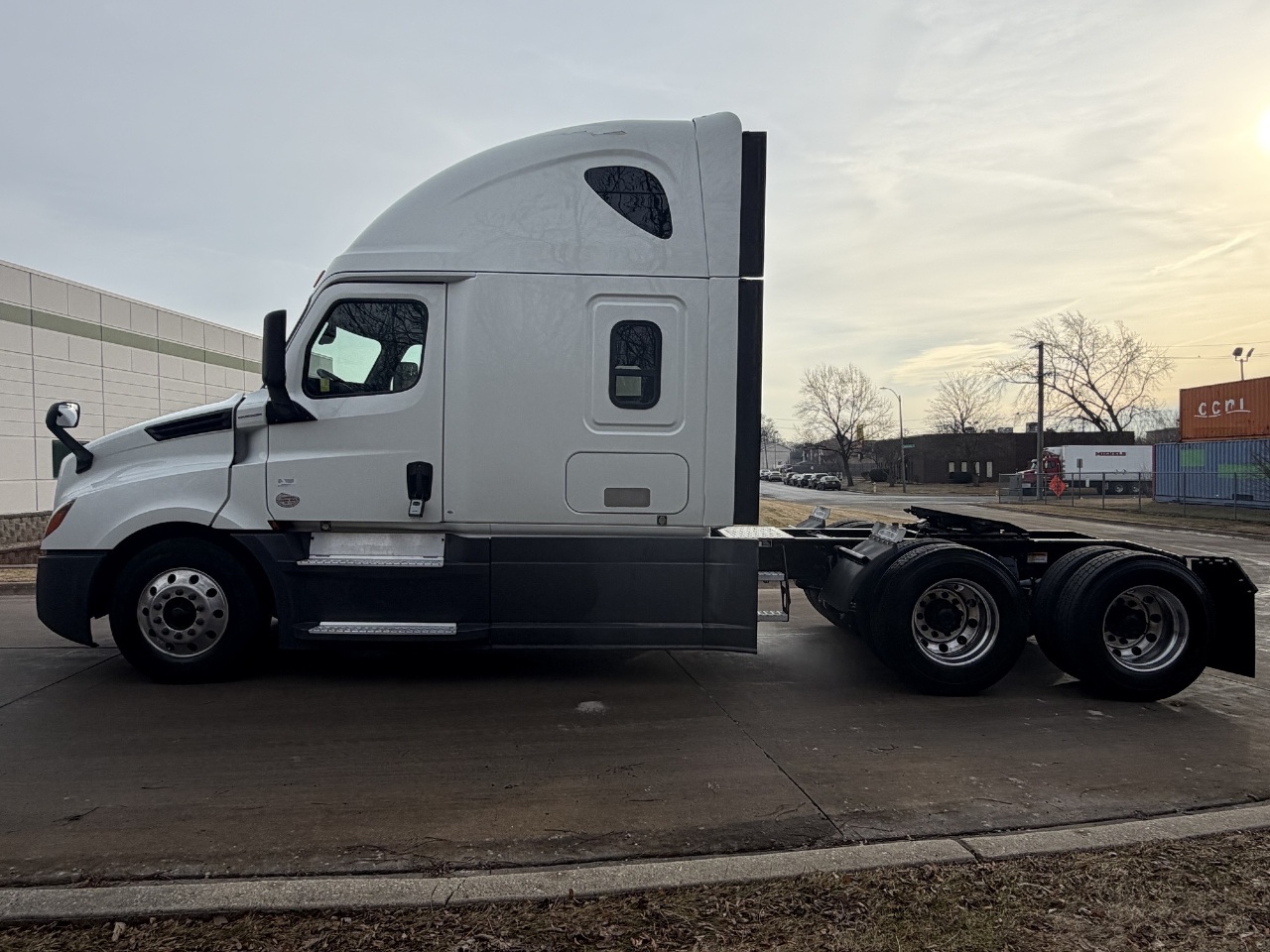 2020 Freightliner Cascadia - image 8
