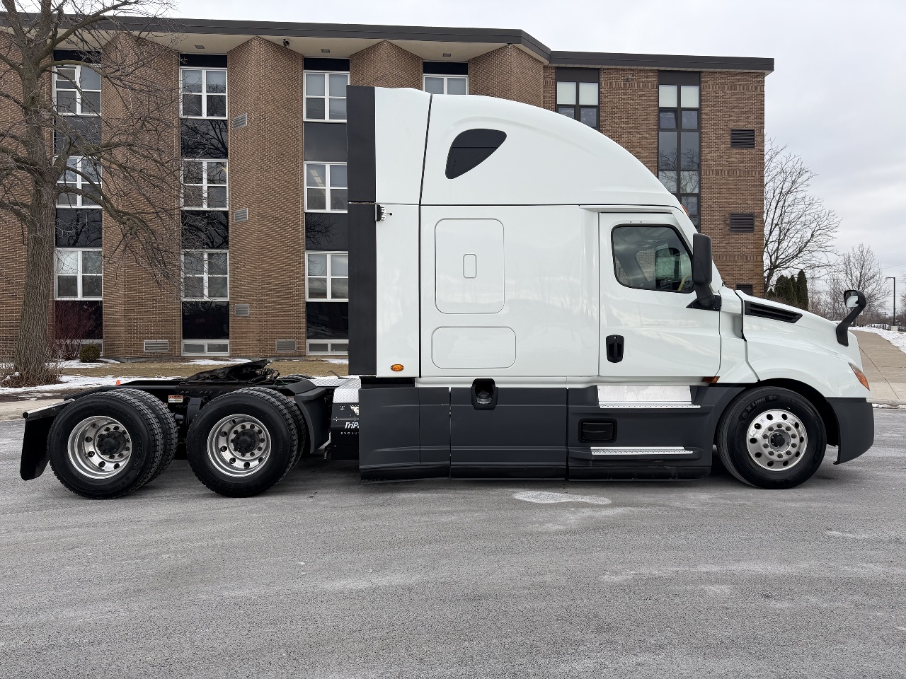 2022 Freightliner Cascadia - image 11