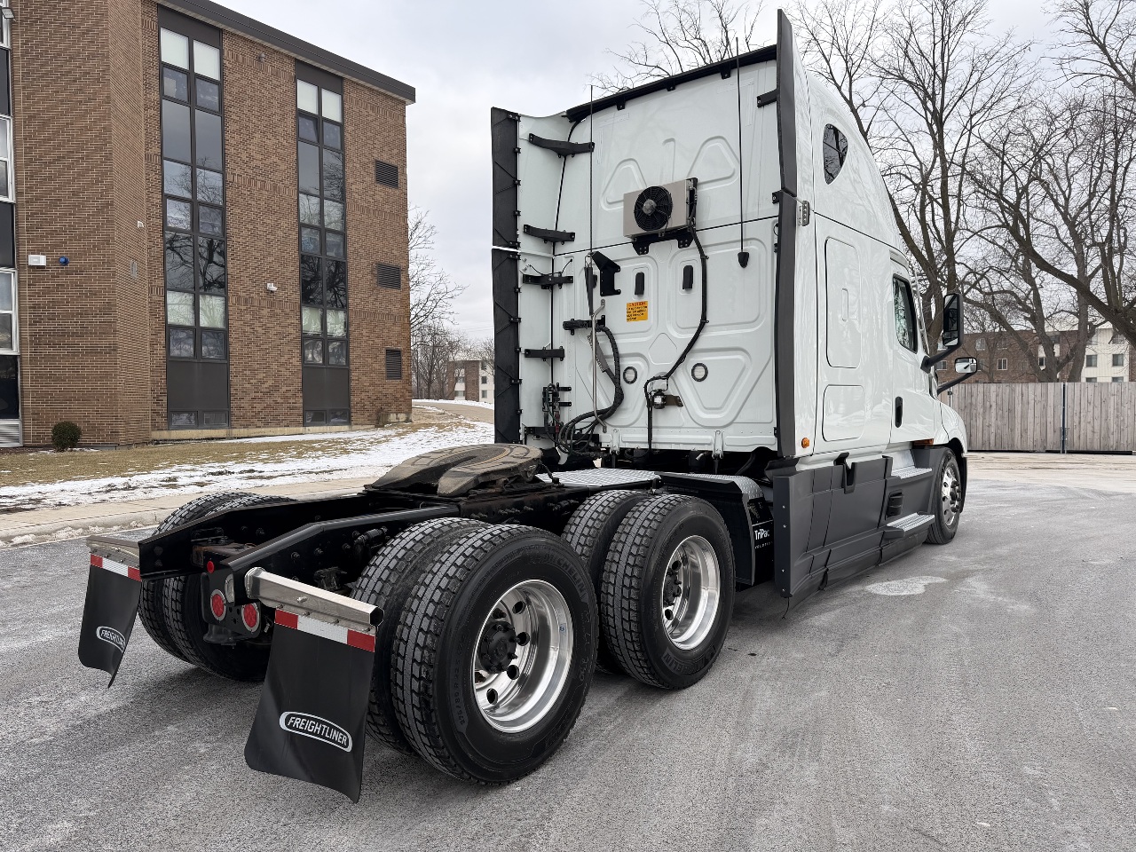2022 Freightliner Cascadia - image 12