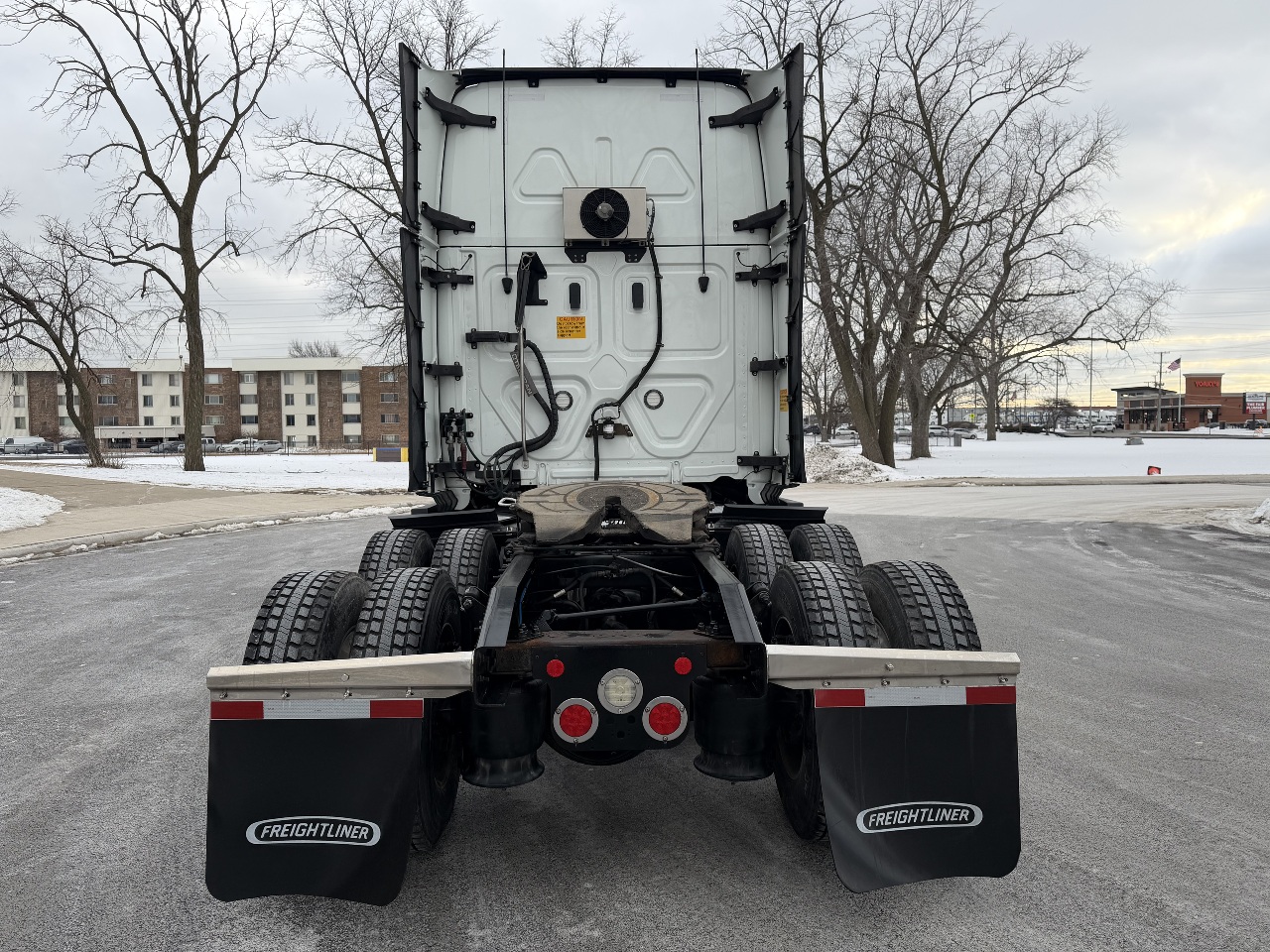 2022 Freightliner Cascadia - image 13