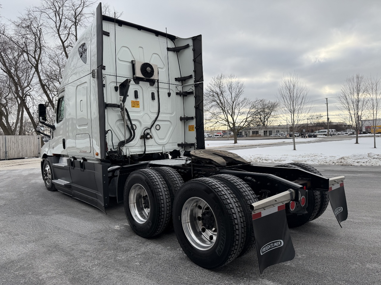 2022 Freightliner Cascadia - image 14