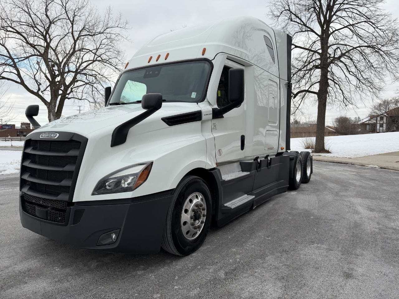 2022 Freightliner Cascadia - image 2