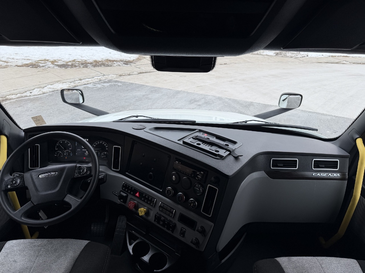 2022 Freightliner Cascadia - image 7