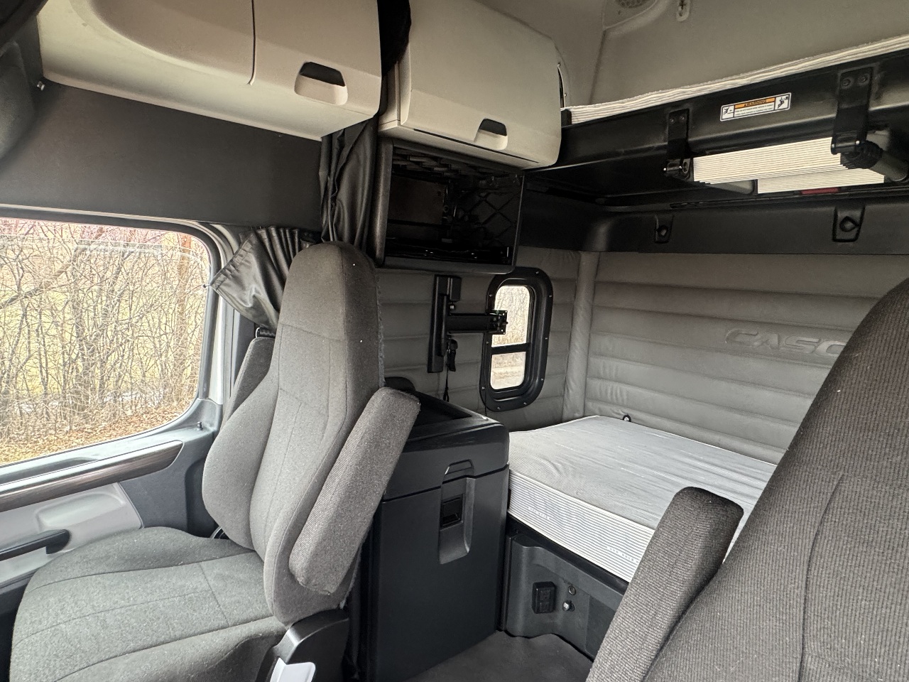 2022 Freightliner Cascadia - image 10