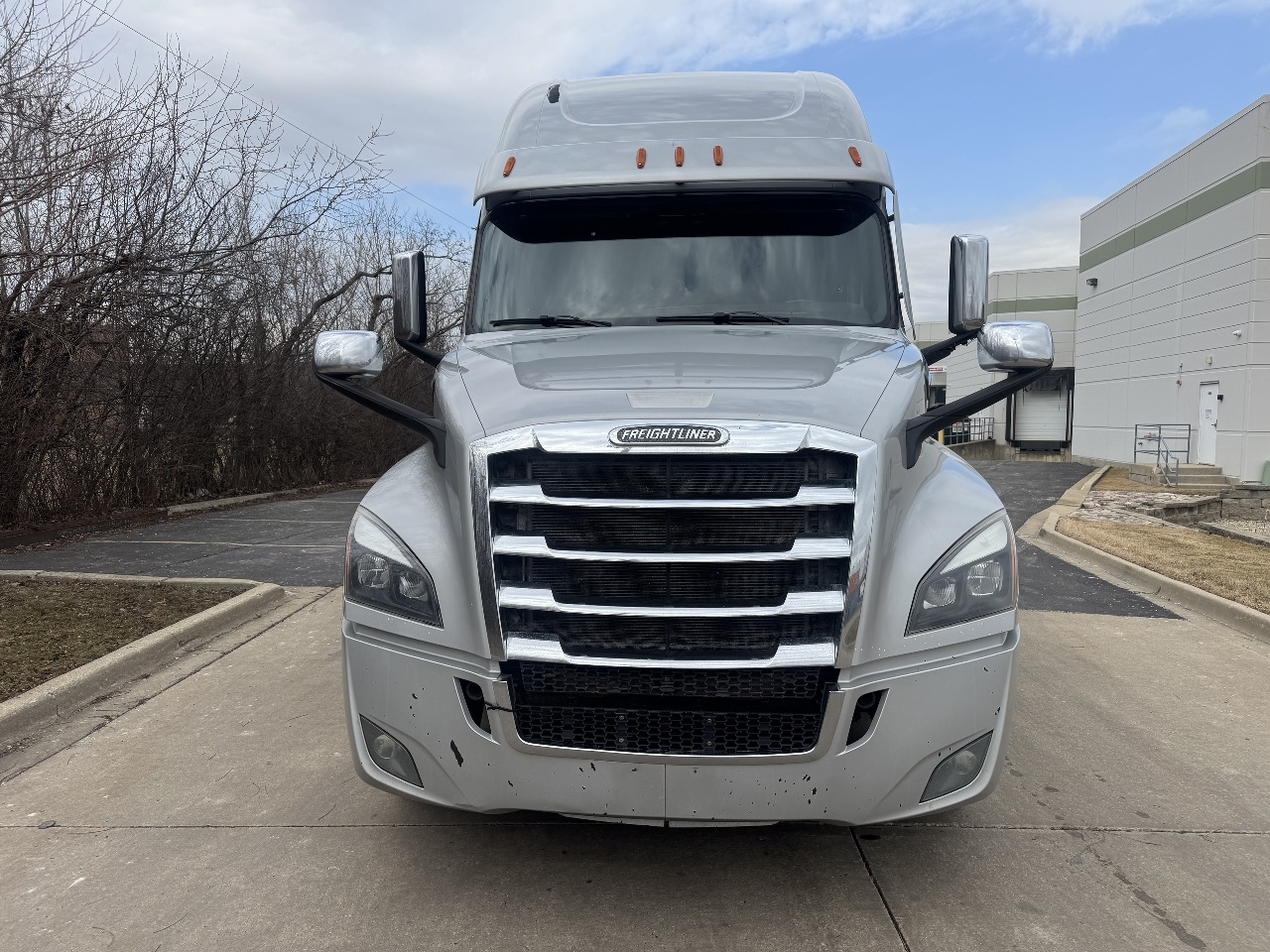 2022 Freightliner Cascadia - image 2
