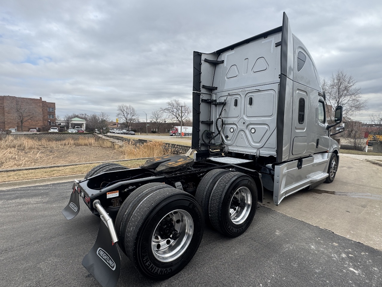 2022 Freightliner Cascadia - image 4
