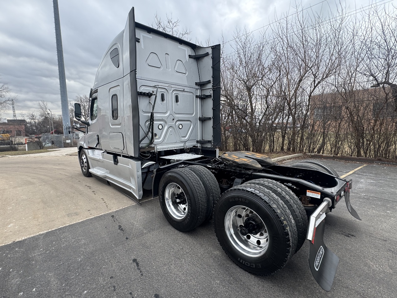 2022 Freightliner Cascadia - image 6