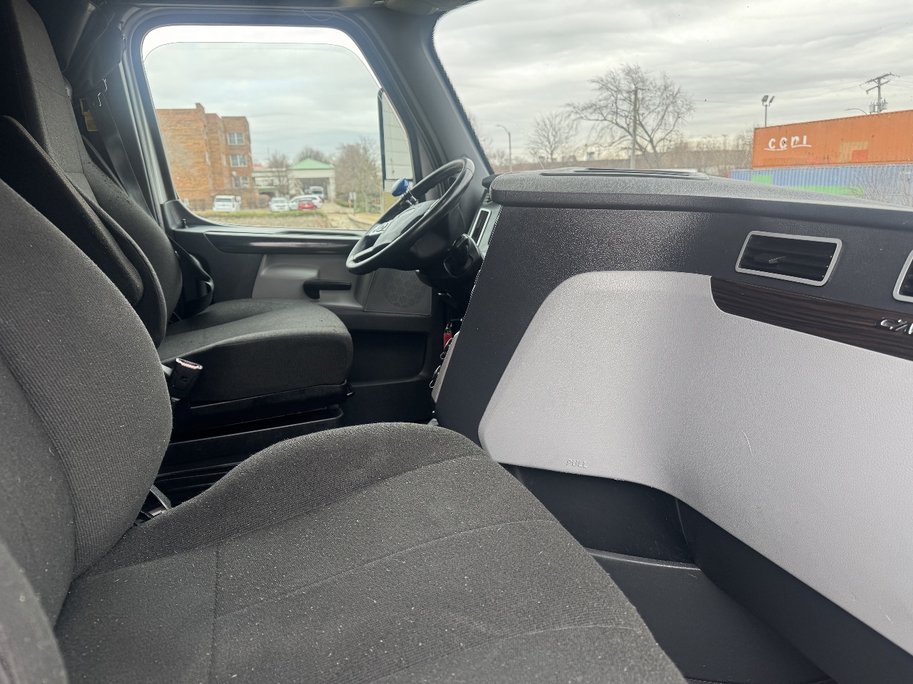 2022 Freightliner Cascadia - image 7