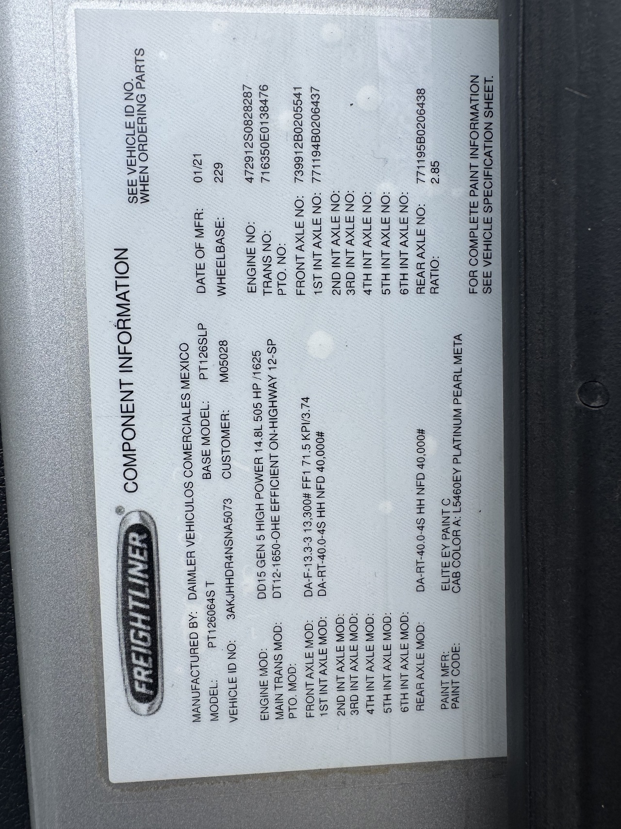 2022 Freightliner Cascadia - image 8