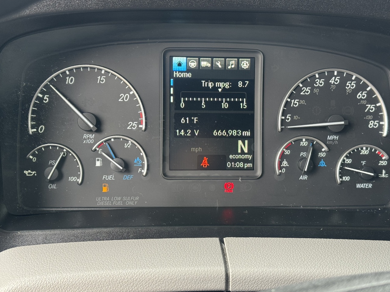 2022 Freightliner Cascadia - image 9