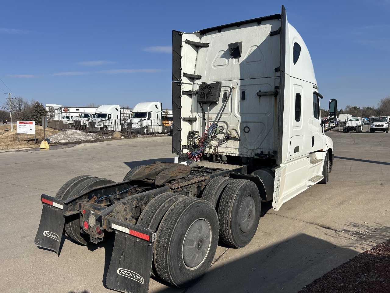 2020 Freightliner Cascadia - image 6