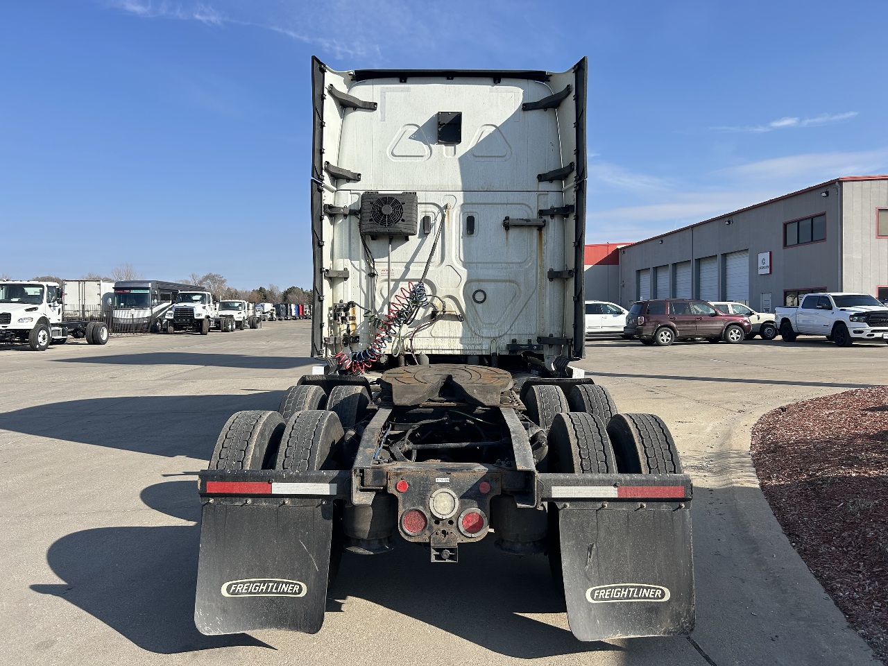 2020 Freightliner Cascadia - image 7