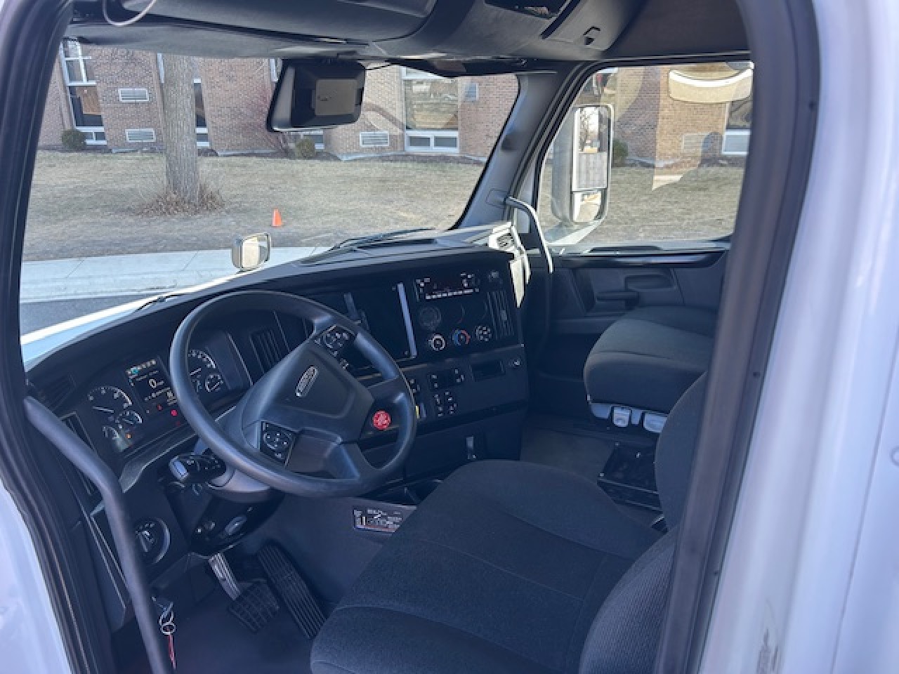 2023 Freightliner Cascadia - image 8