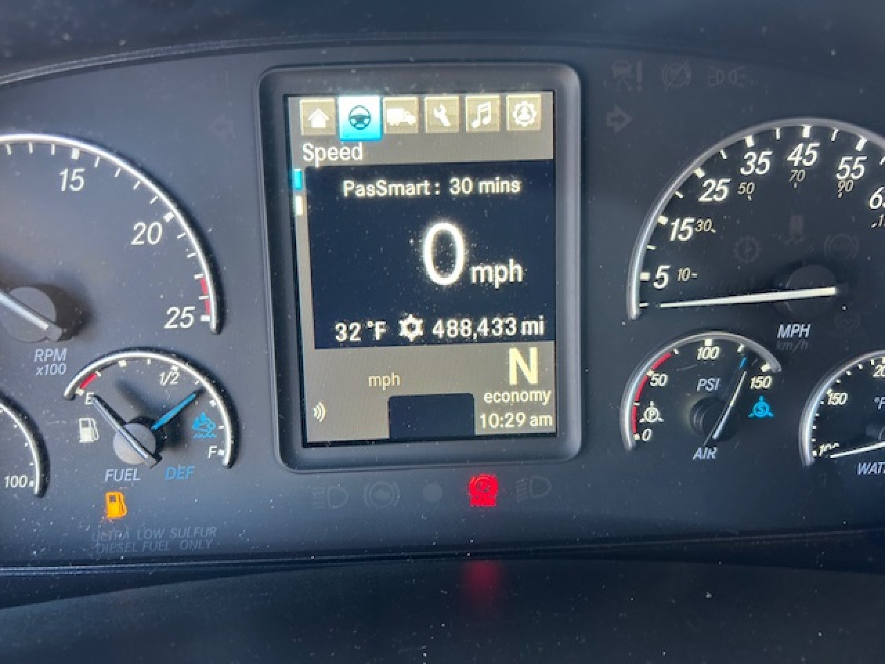 2023 Freightliner Cascadia - image 9