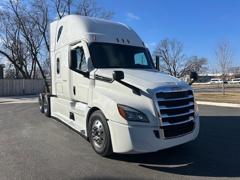 2023 FREIGHTLINER CASCADIA Tandem Axle Sleeper #42168