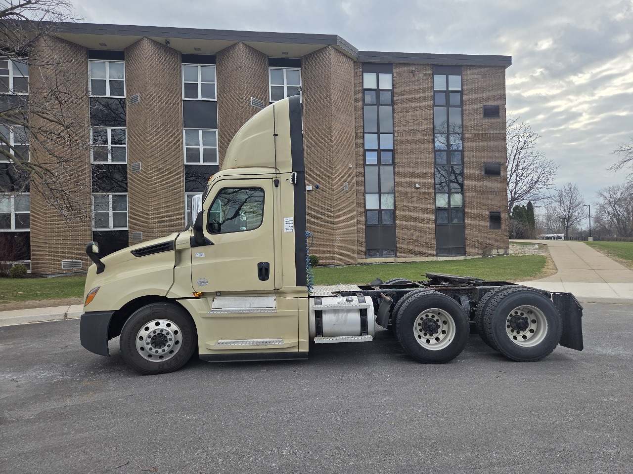 2020 Freightliner - image 8