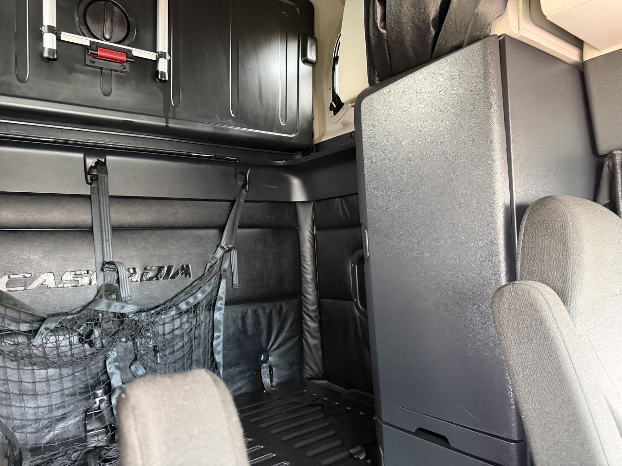 2023 Freightliner Cascadia - image 11