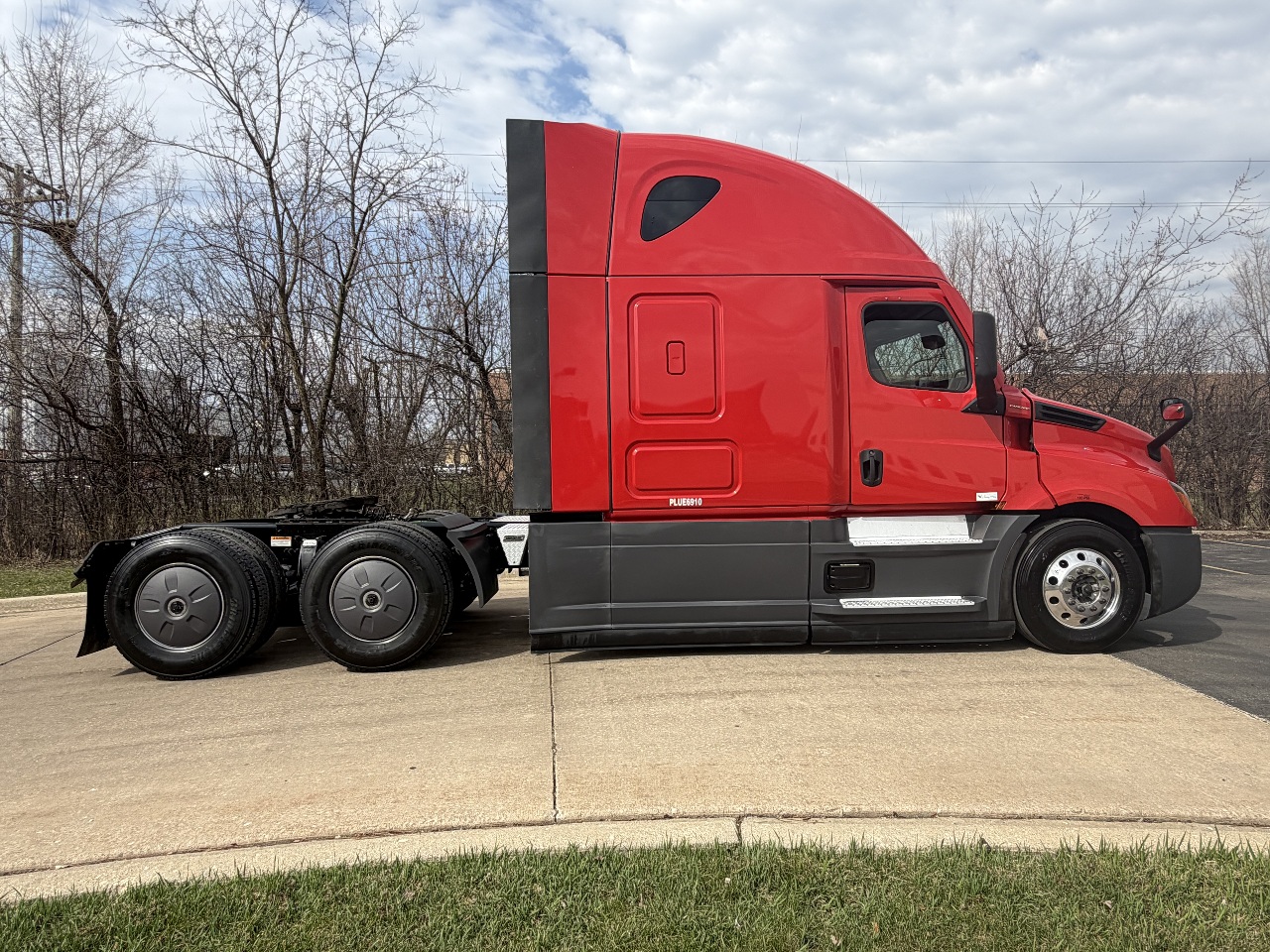 2023 Freightliner Cascadia - image 3