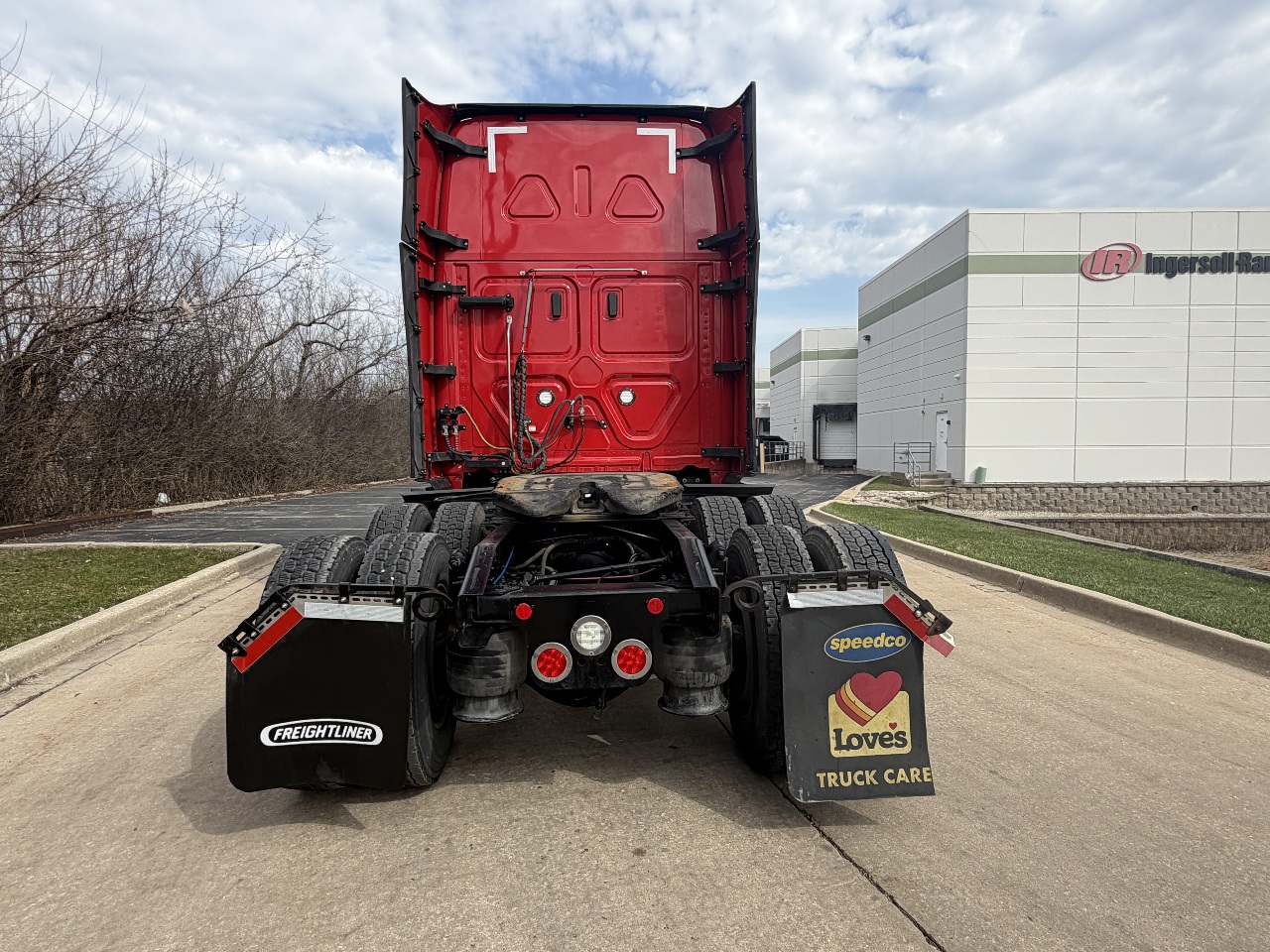 2023 Freightliner Cascadia - image 5
