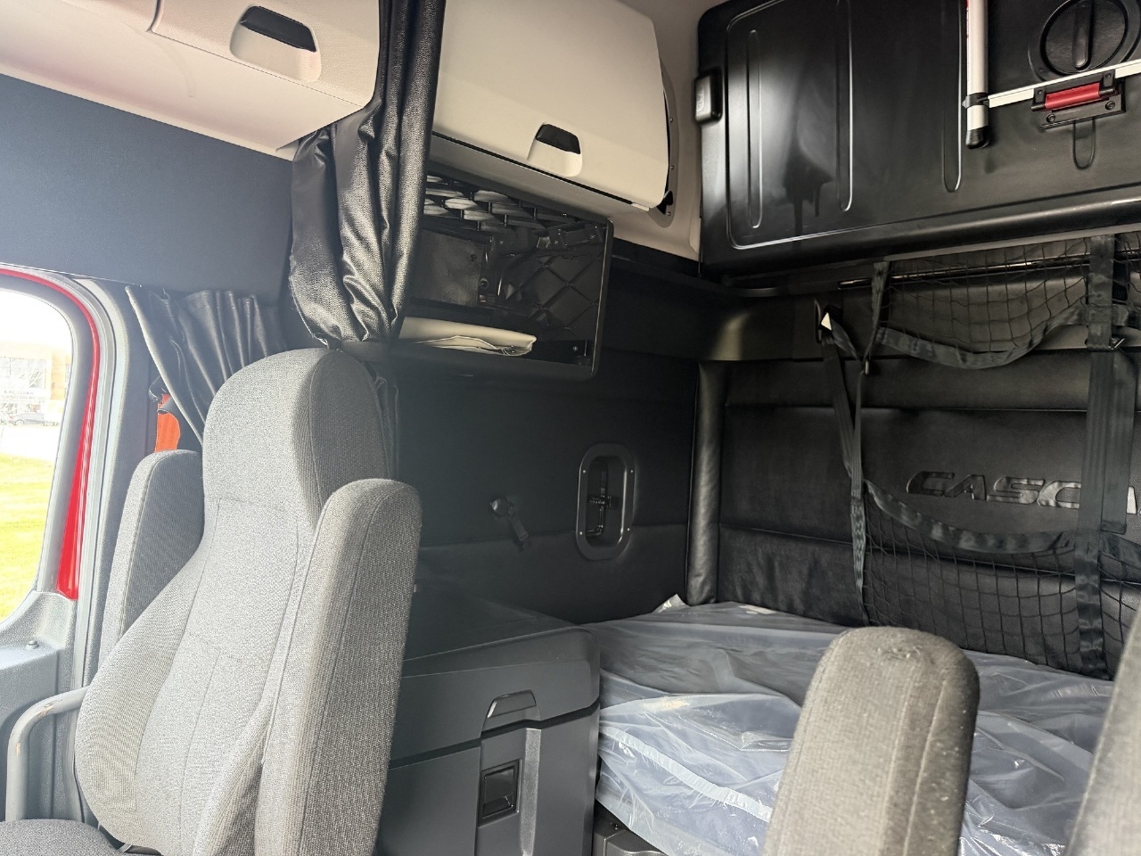 2023 Freightliner Cascadia - image 10