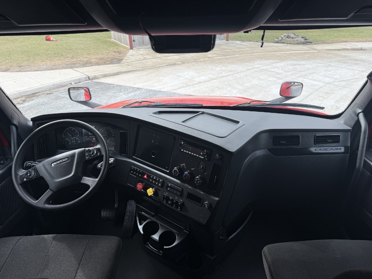 2023 Freightliner Cascadia - image 12