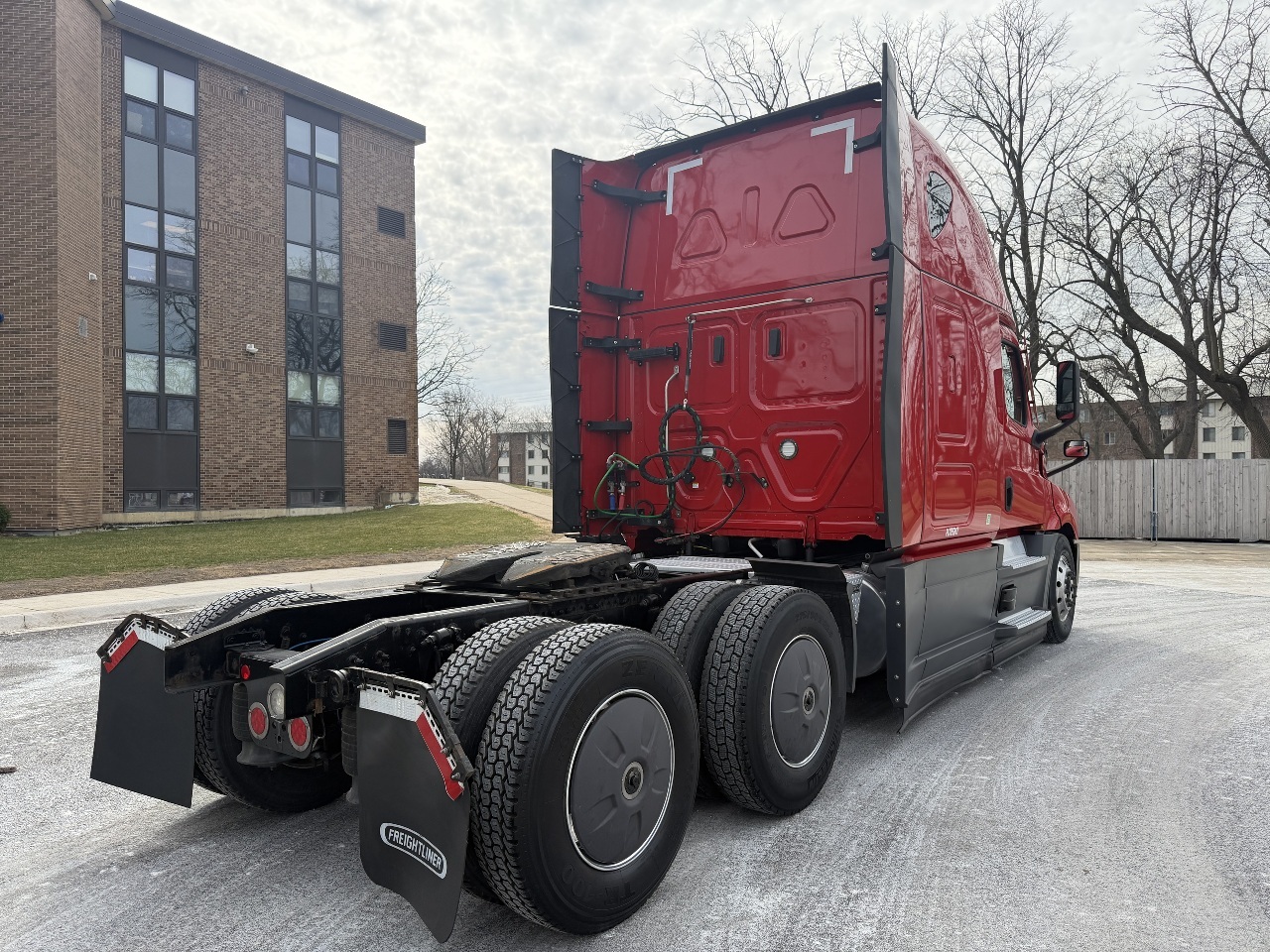 2023 Freightliner Cascadia - image 4