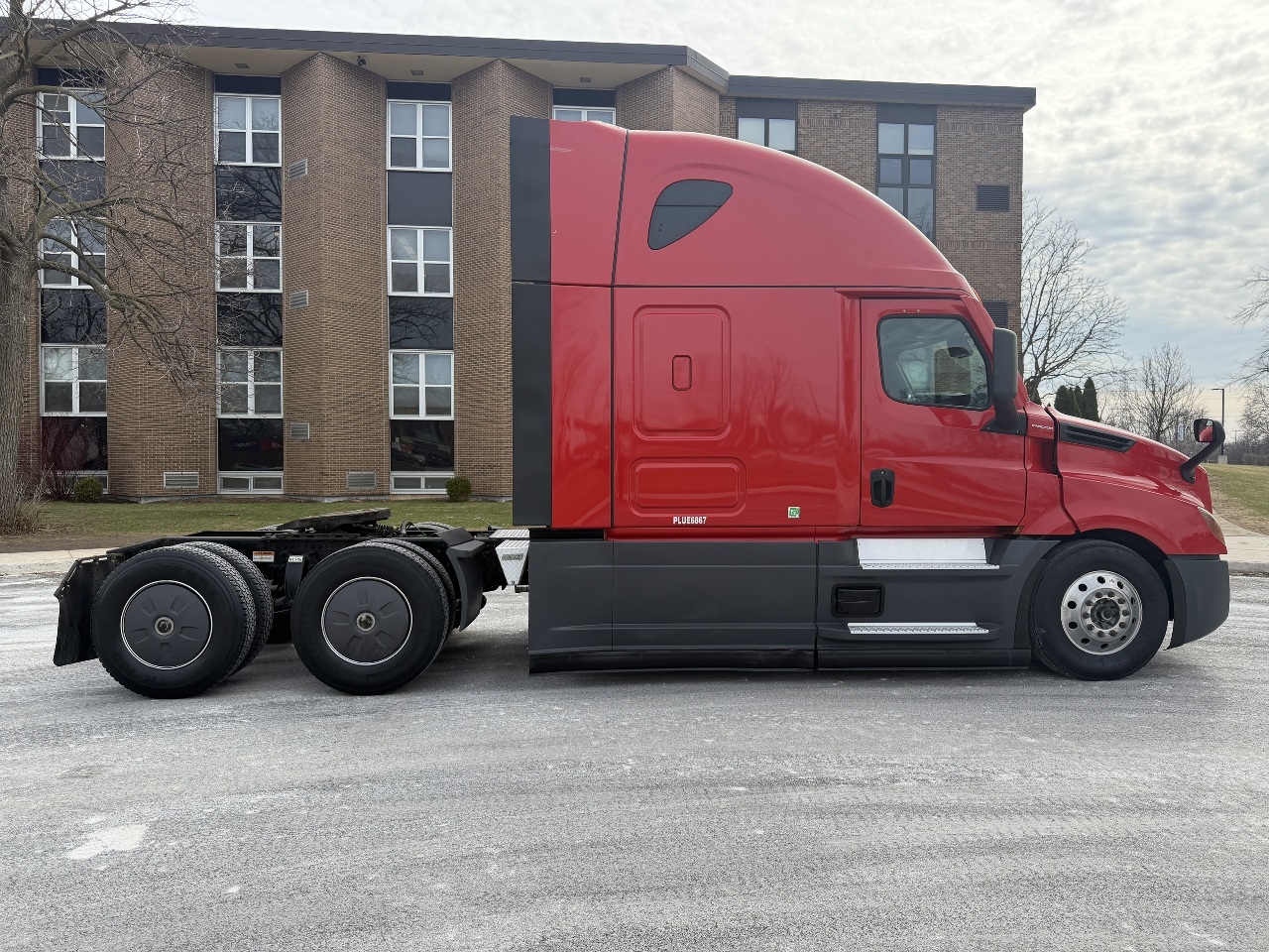 2023 Freightliner Cascadia - image 3