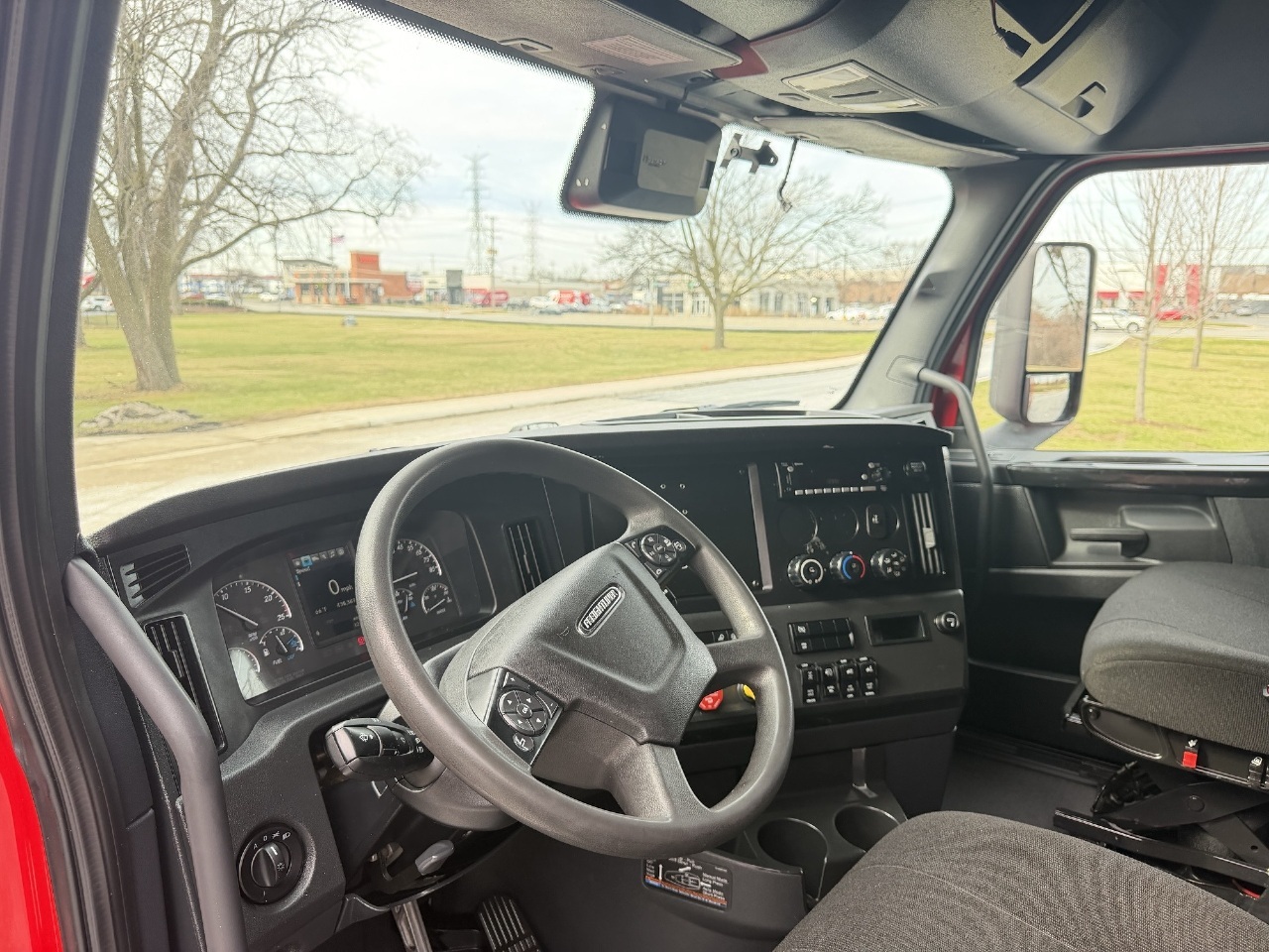 2023 Freightliner Cascadia - image 9